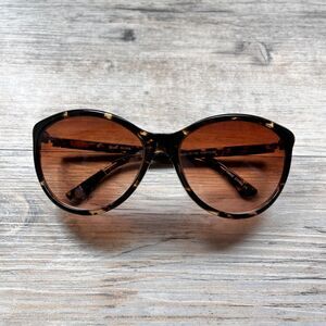 Gisselle Olivia Tortoise Oversized Sunglasses Designer Style Big Y2K Glam $159
